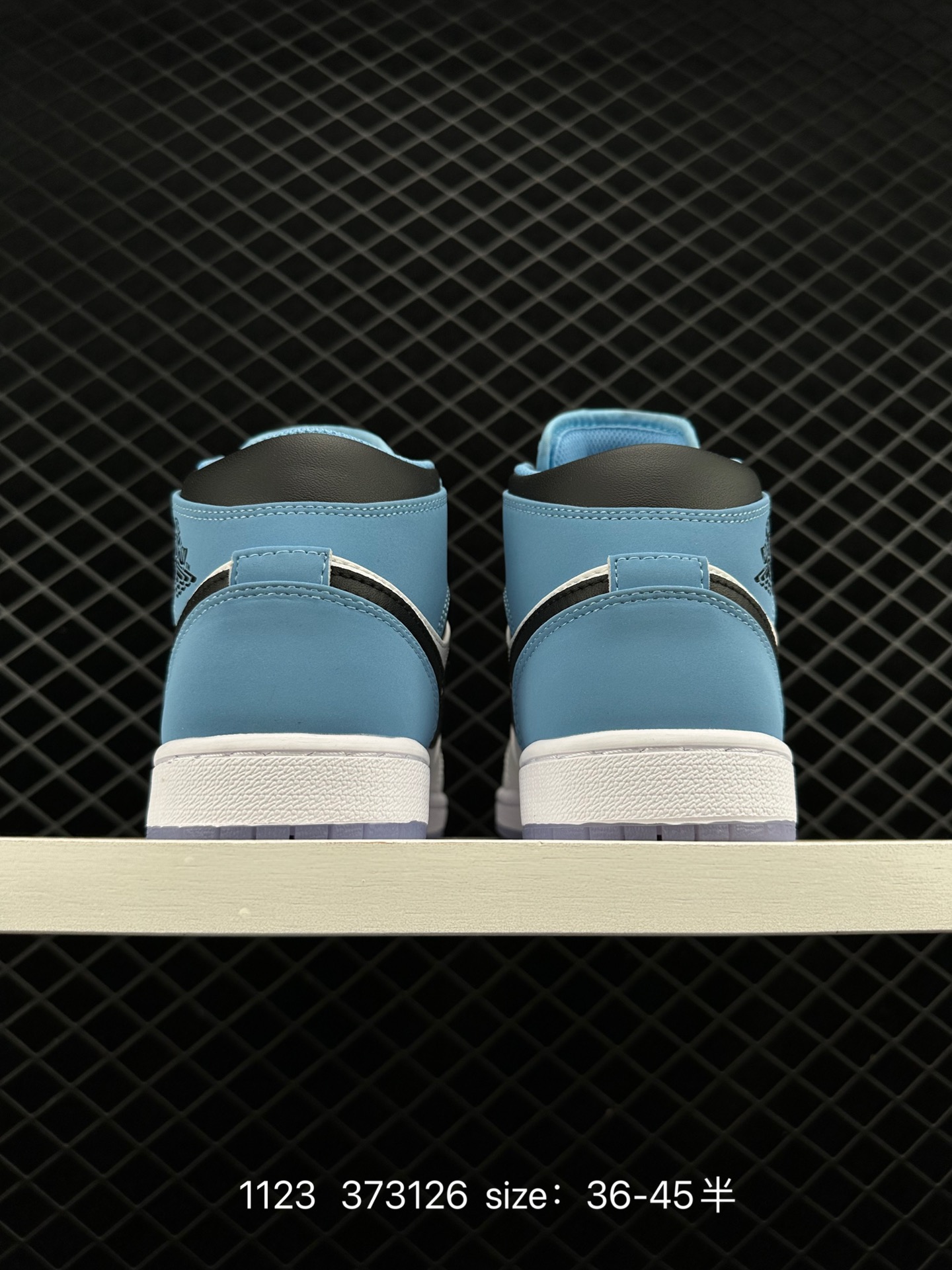 （NIKE）AIR JORDAN 1 MID